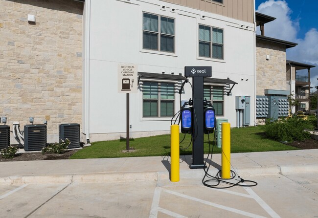 Building Photo - 1501 W Howard Ln