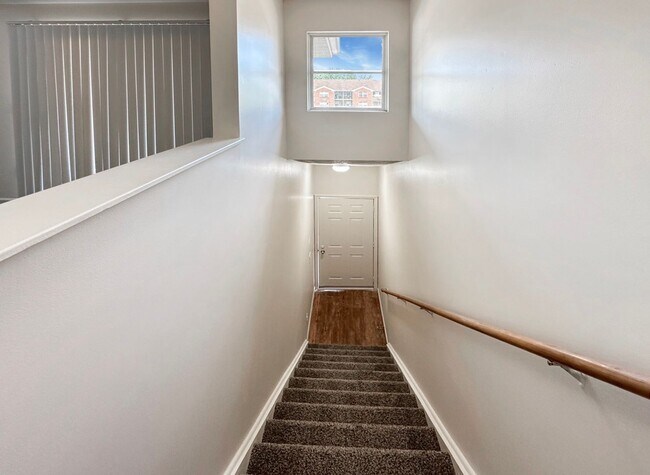 Building Photo - Minutes from Adrian College************** Massive 2 Bedroom 2 Bath*****************Rent $1,150/month