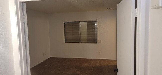 Building Photo - 2 bedroom in GLENDALE AZ 85303