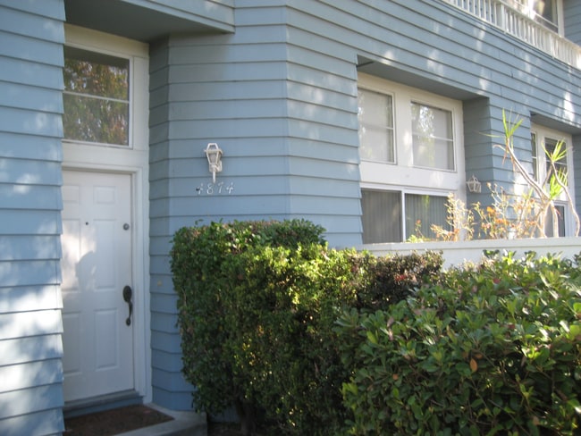 Building Photo - 4874 Thille St