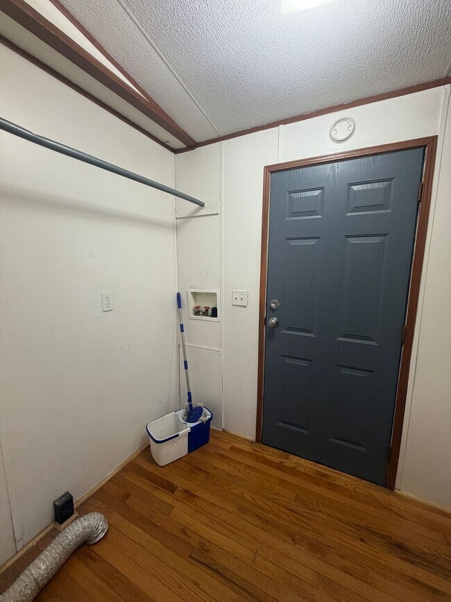 Building Photo - FOR RENT IN BREAUX BRIDGE!