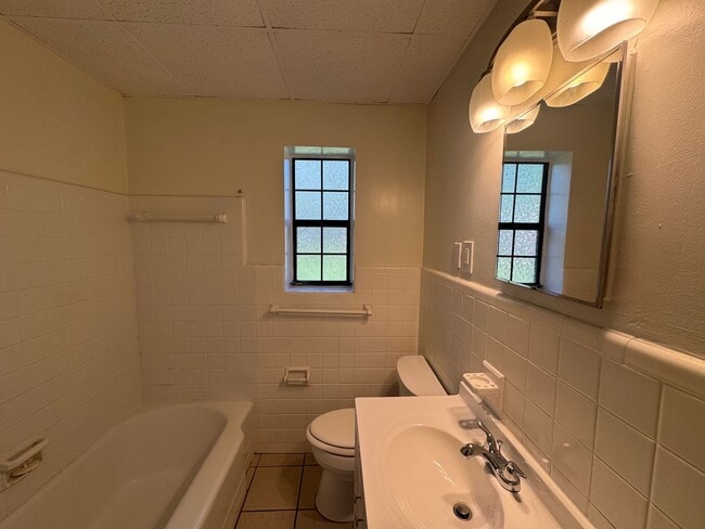 Building Photo - Ready Now! 4/2 Single Family Home in Arlington!
