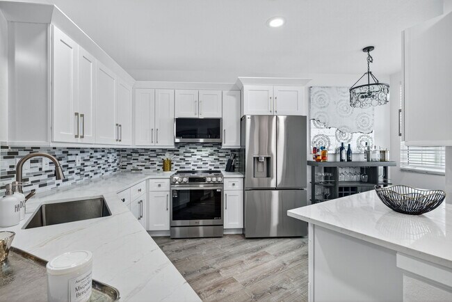 Building Photo - 8390 Excalibur Cir