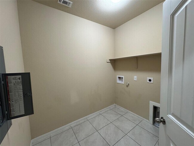 Building Photo - 3108 Armidale Dr