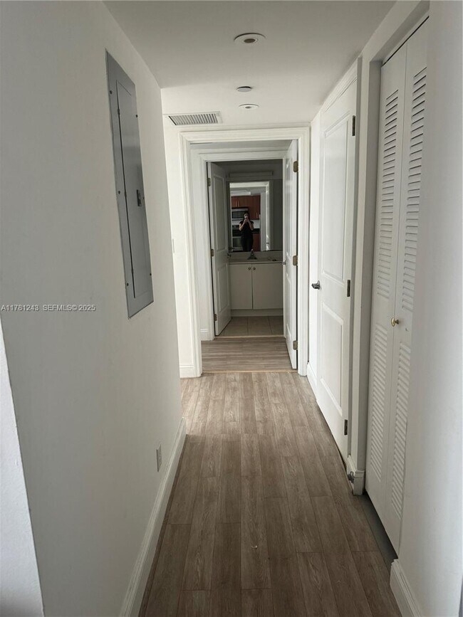 Building Photo - 111 E Flagler St