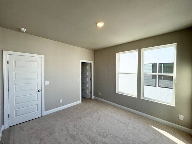 Building Photo - **OFFERING FIRST MONTH'S RENT FREE, $200 MOVE IN PROMOTION & WAIVED APPLICATION FEES** New Constr...