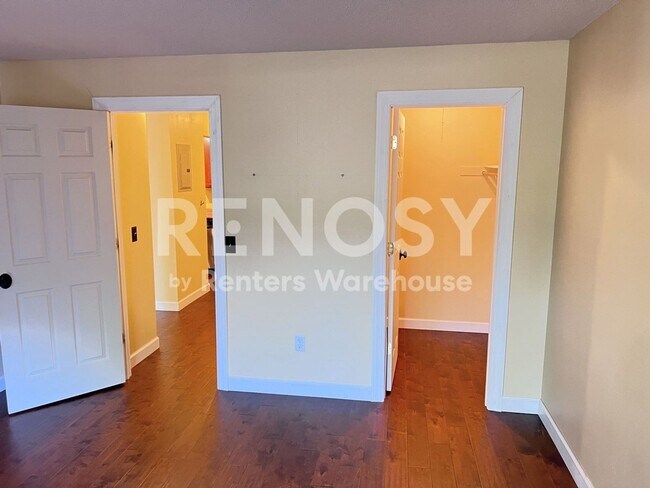 Building Photo - 1BR 1BA CONDO IN Plymouth!