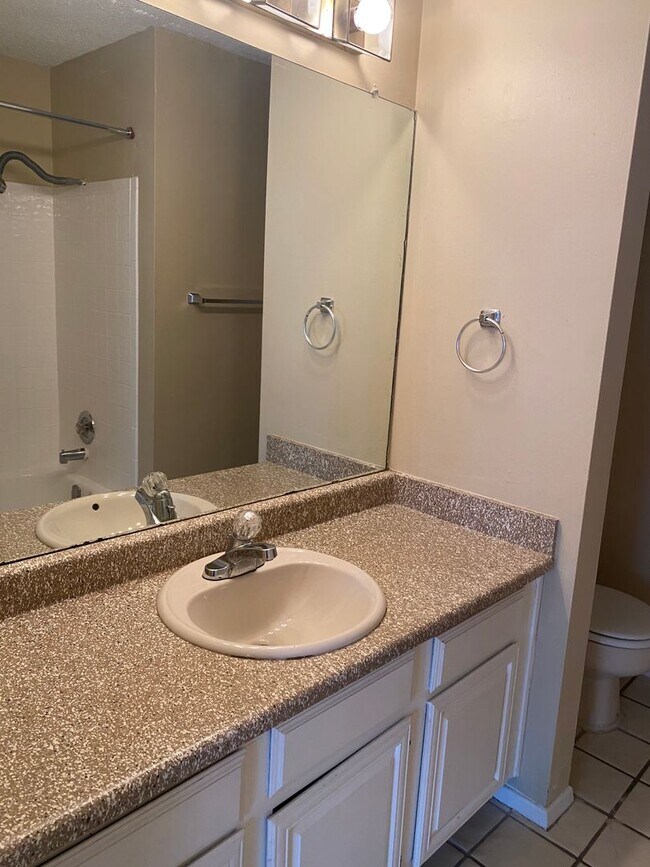 Building Photo - K242 - Croix #219