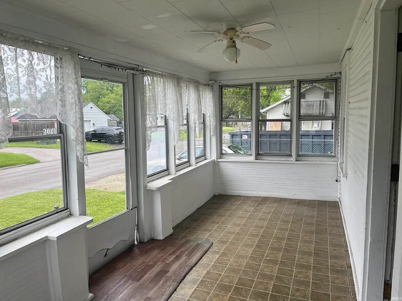 Building Photo - 1308 Muncie