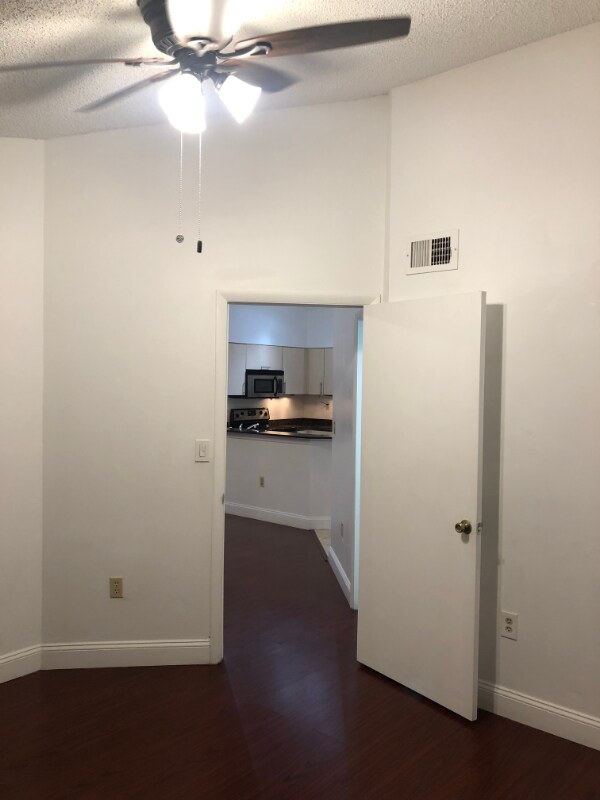 Building Photo - 2550 SW 18th Terrace