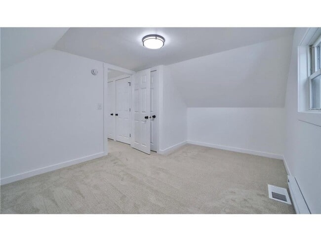 Building Photo - 3 Bedroom, 2 Bathroom Single Family House