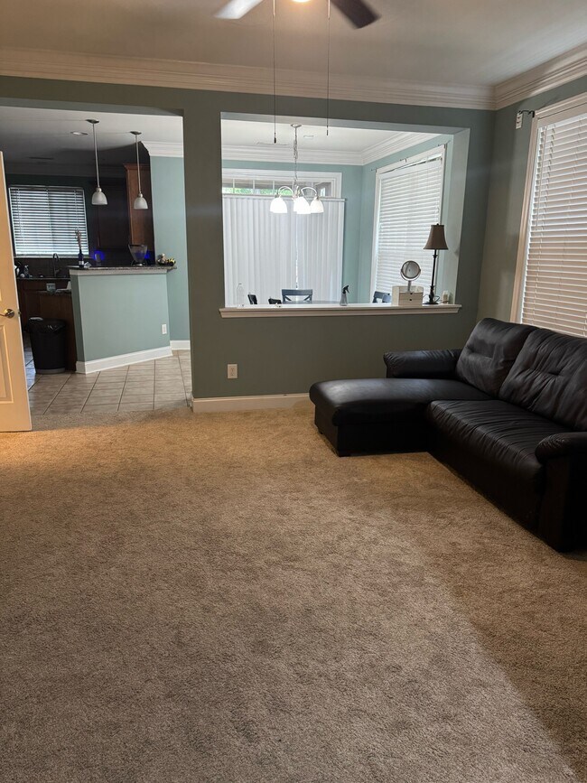 Building Photo - 512 War Admiral Ct