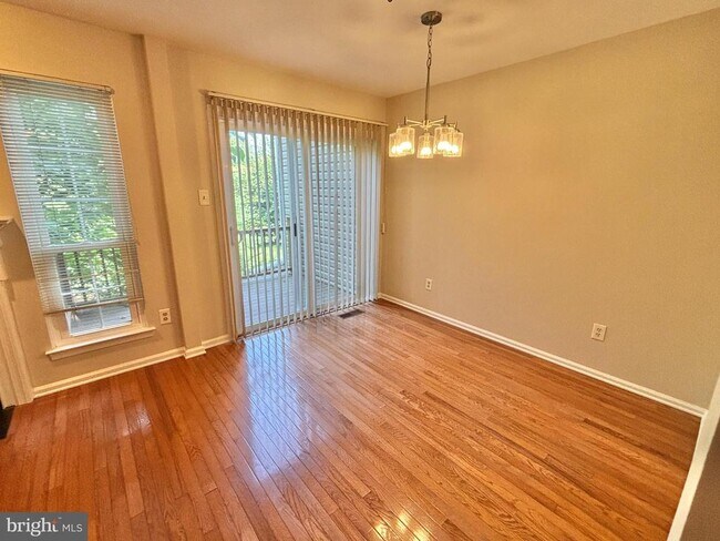 Building Photo - 335 Danbury Ct