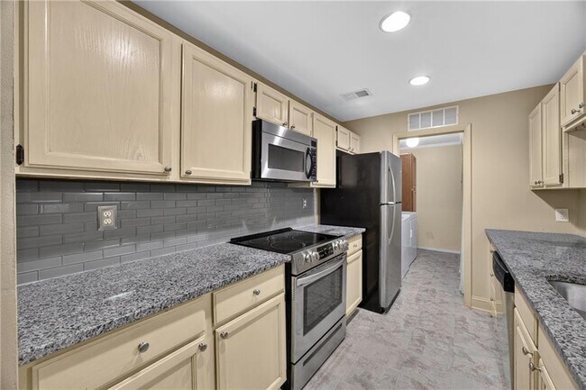 Building Photo - 123 Warm Springs Cir