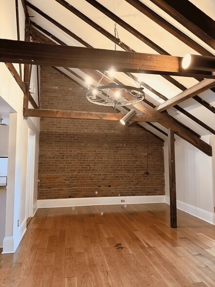 Building Photo - 1117 Royal St