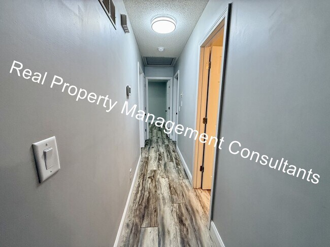 Building Photo - 4 Bedroom with Flexible Living & Modern Charm