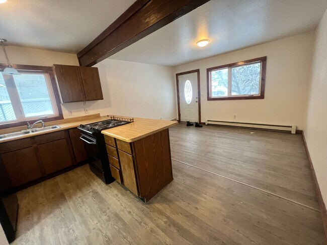 Building Photo - 285 Cindy Dr