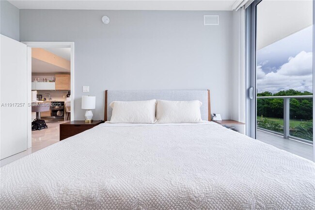 Building Photo - 16385 Biscayne Blvd