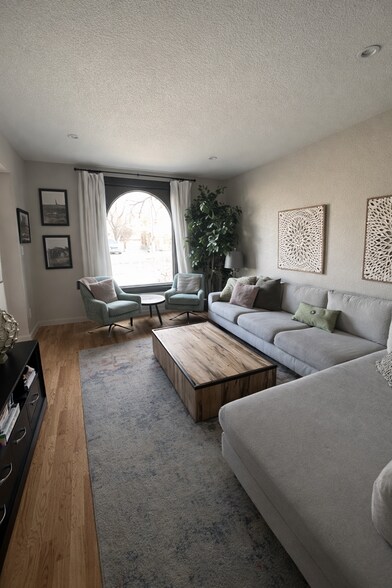 Building Photo - 151 S Lincoln St