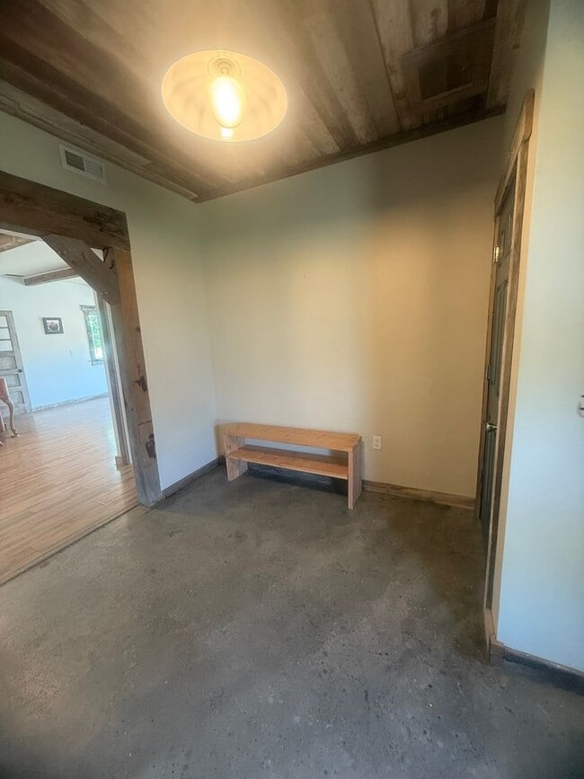 Building Photo - 669 Bluegrass Dr