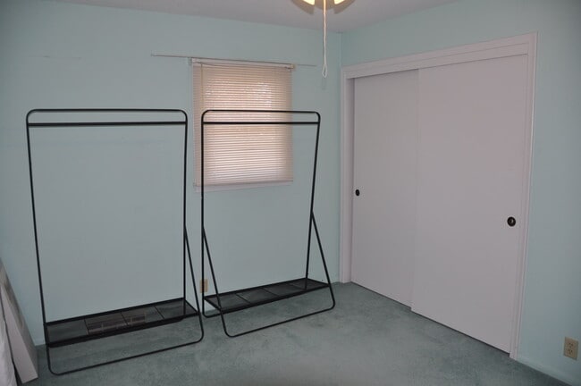 Building Photo - 836 S 131st St