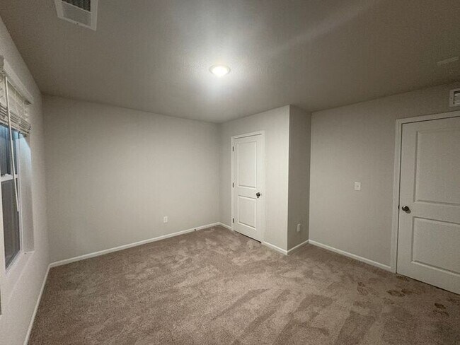 Building Photo - Charming 4-Bedroom Home with Spacious Livi...