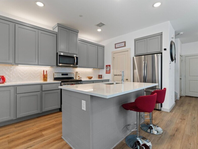 Building Photo - 607 Arapaho Dr