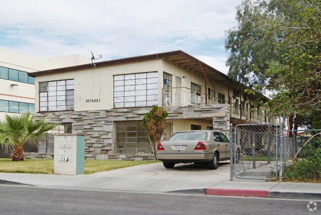 Building Photo - 317 S 11th St
