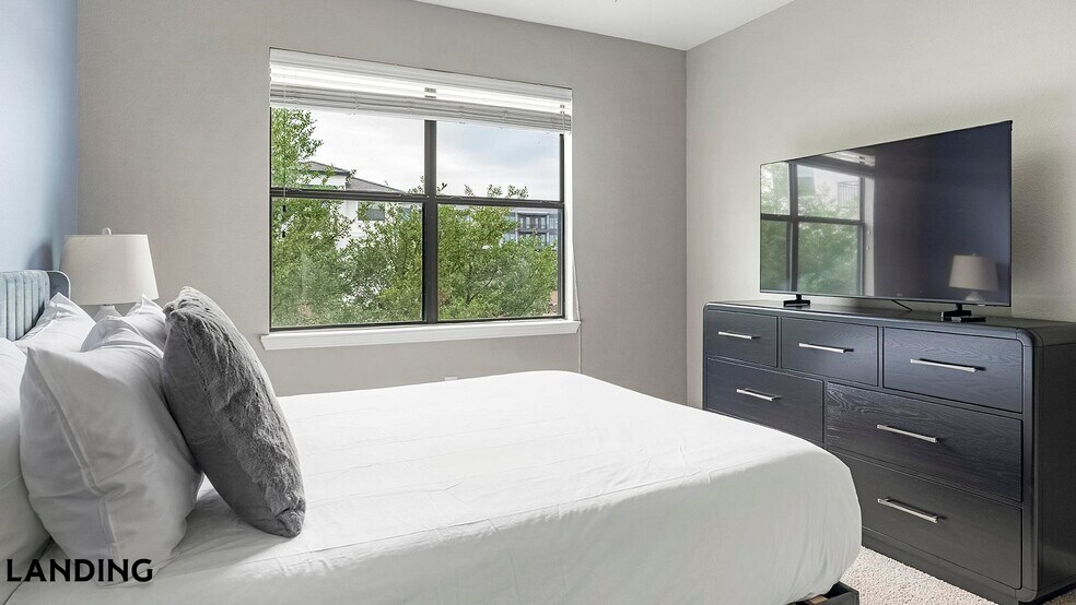 Building Photo - 15777 Quorum Dr