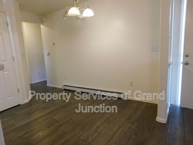 Building Photo - 1157 E Carolina Ave