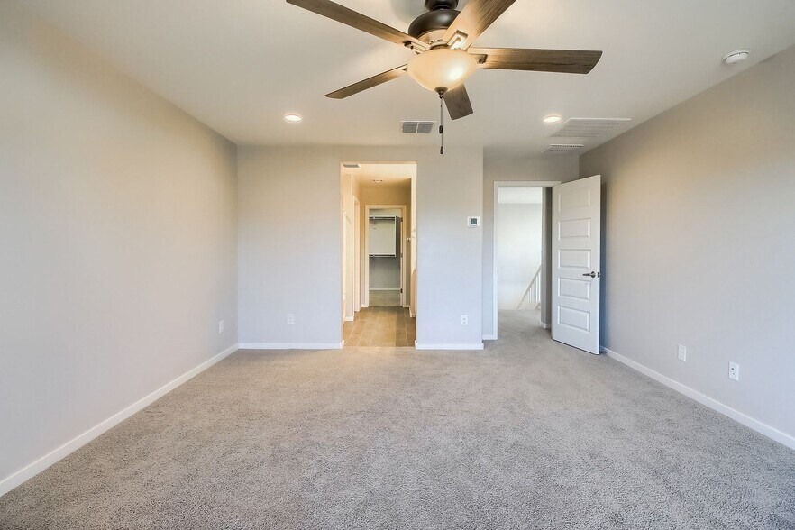 Building Photo - 905 S Canal Dr