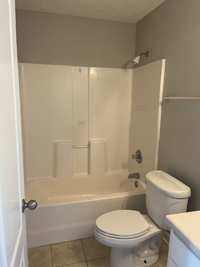 Building Photo - 3241 Hardwood Dr