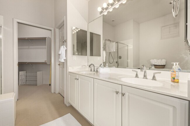 Building Photo - STUNNING Furnished OASIS 2 bed/2 bath Condo in McCormick Ranch