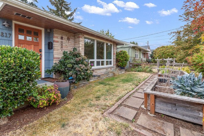 Primary Photo - Cozy Gatewood 3 bed, 1 bath home
