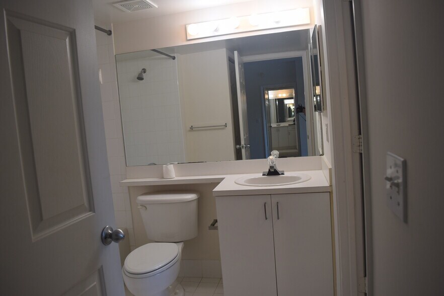 Building Photo - 1830 Florida Club Cir