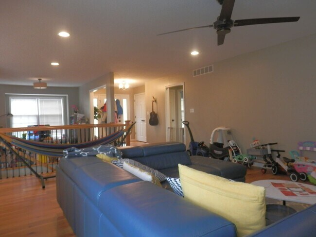 Building Photo - 1510 Woodrail Ave