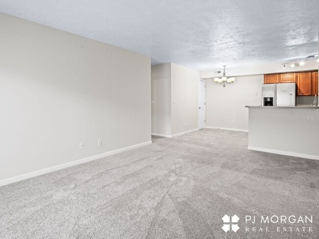 Building Photo - 2 Bedroom, 2 Bathroom Condo