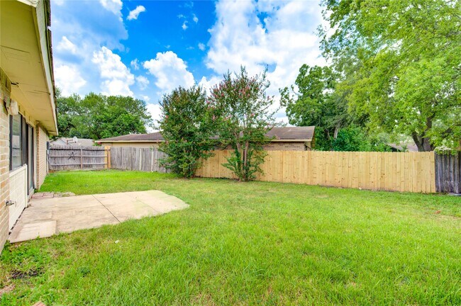 Building Photo - 15515 Mira Monte Dr