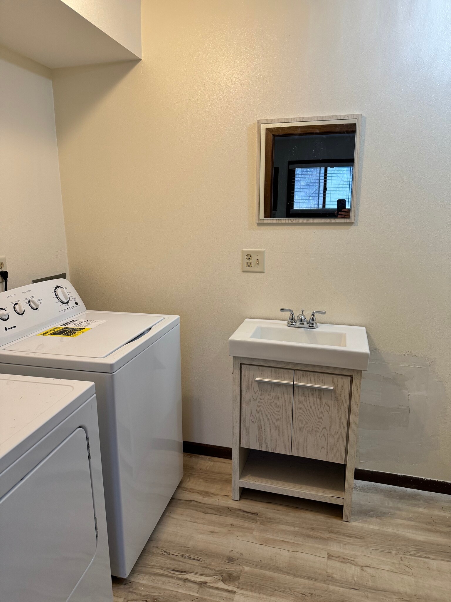 Building Photo - 906 Shady Ln