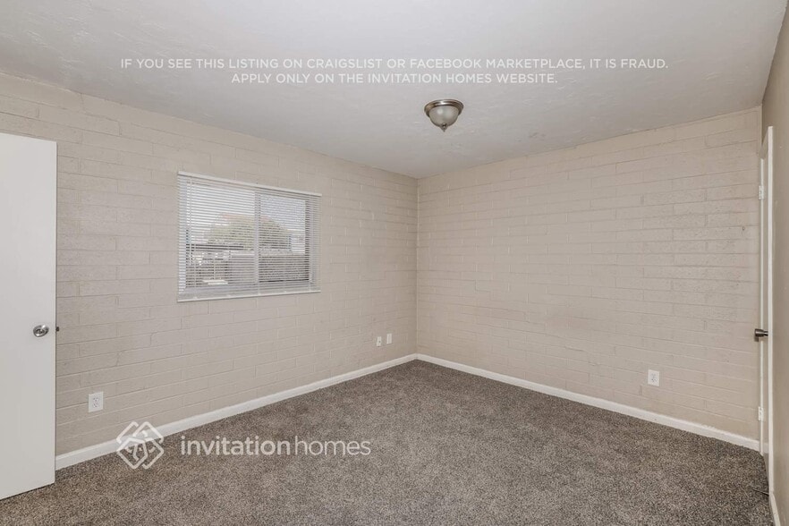 Building Photo - 17043 N 15th Ave
