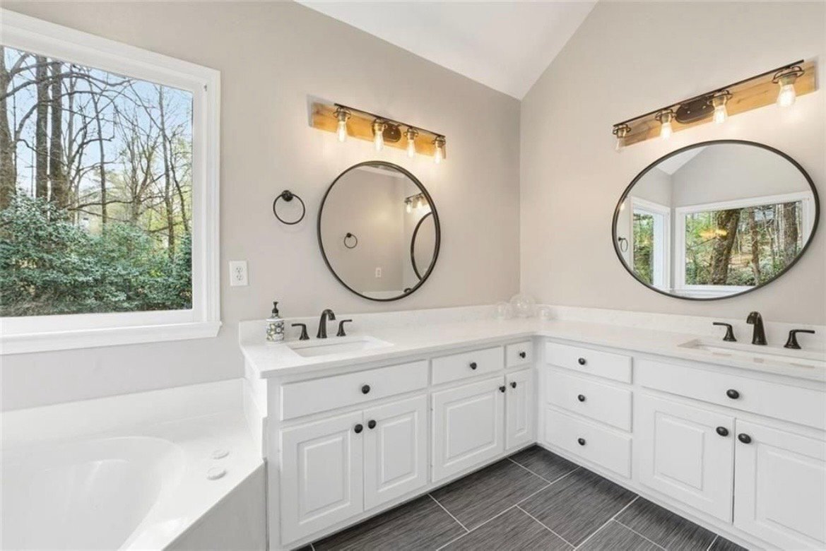 Building Photo - 2158 Chartley Pl
