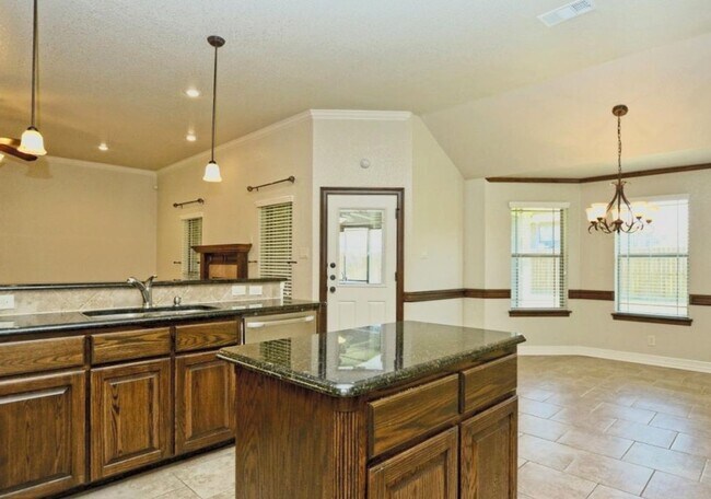 Building Photo - Harker Heights Home With Upgraded Features