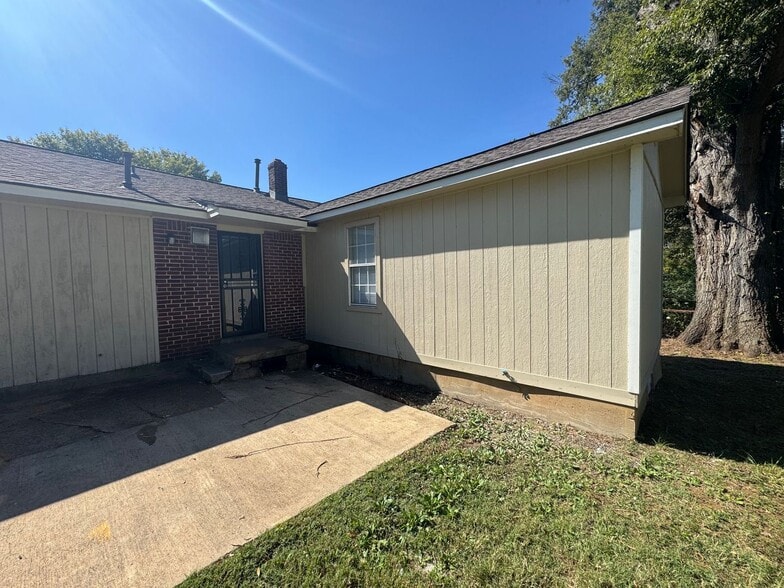 Building Photo - 4628 Windward Dr