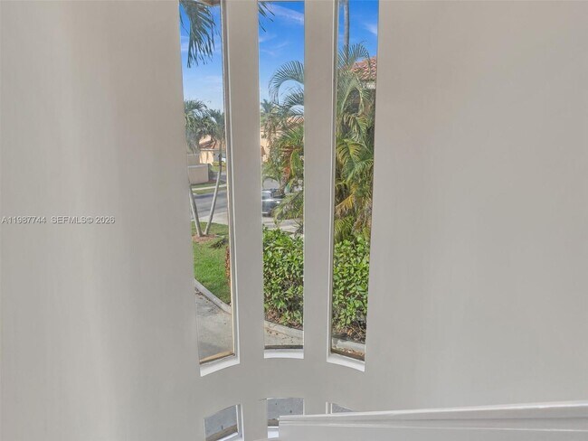 Building Photo - 11407 Lakeview Dr