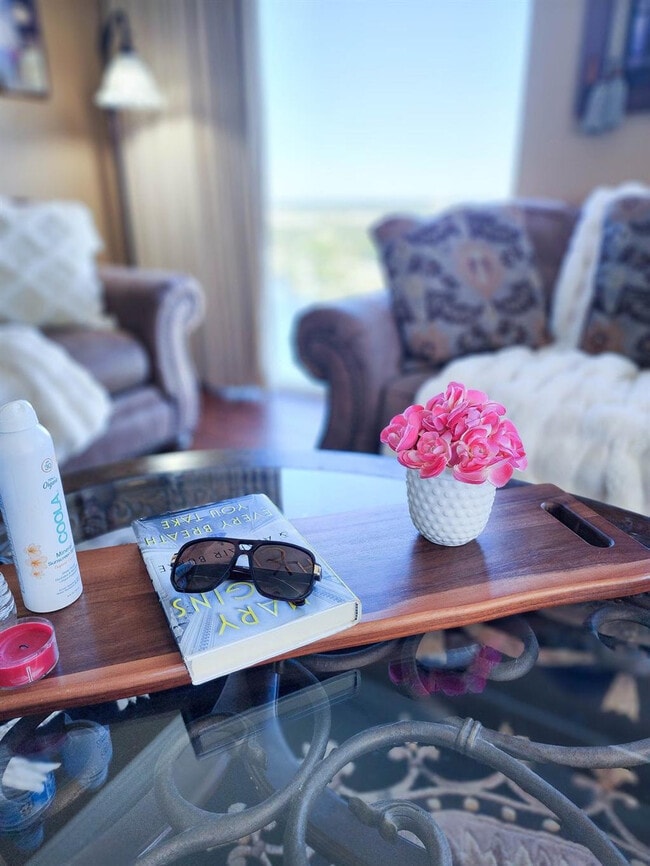 Building Photo - 16819 Front Beach Rd