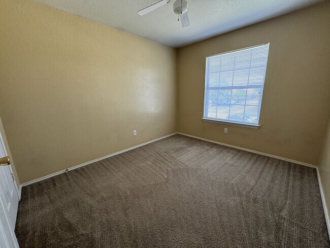 Building Photo - 1312 Saddle Dr