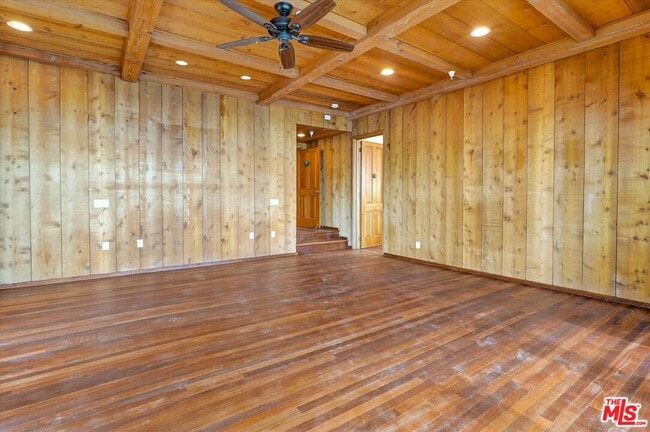 Building Photo - 3916 Rambla Orienta