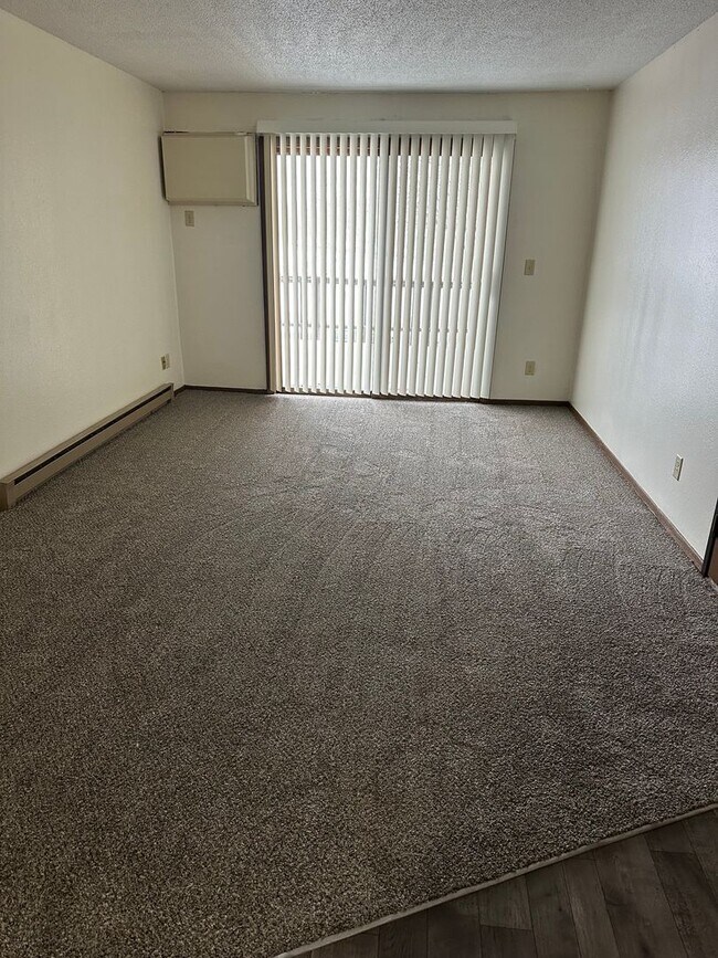 Building Photo - 2 BR 2 BA with Balcony Garage Included