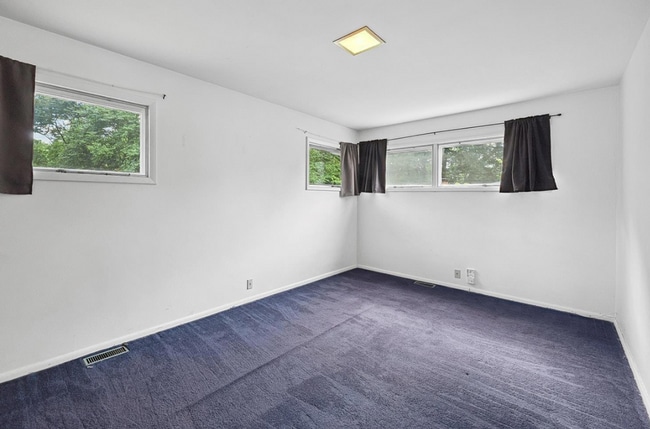 Building Photo - 4-Bedroom 2-bath in West Lafayette!