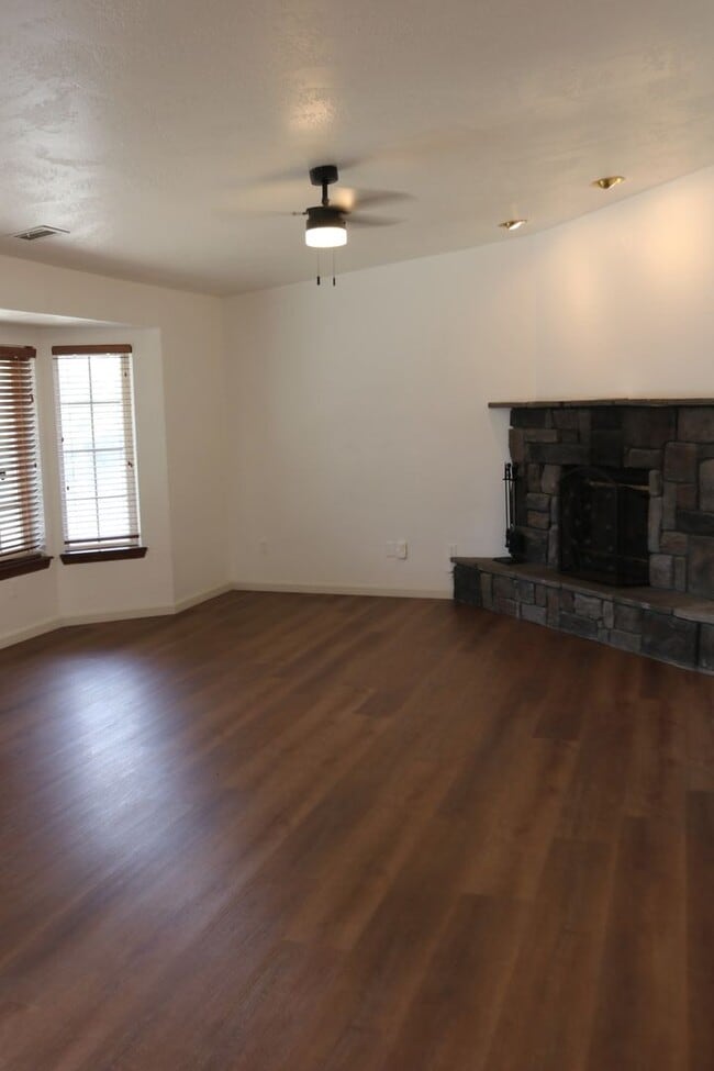 Building Photo - House for rent